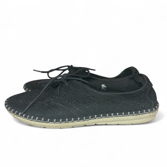 Earth Pax Oxfords Sneakers Shoes Black Perforated Suede Casual Lace Up Size 9 - Picture 2 of 9